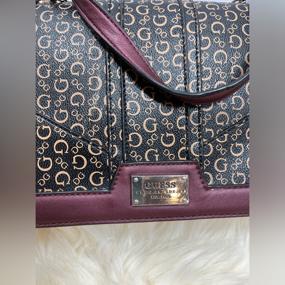 Guess Buzz Signature Satchel/ Crossbody Adjustable 2-way wear - Picture 3 of 16